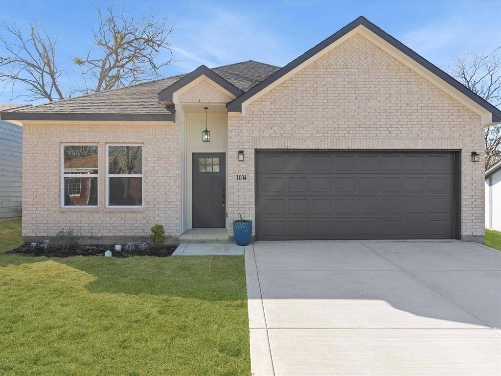 1004 E Hickory Street, Kaufman, TX 75142