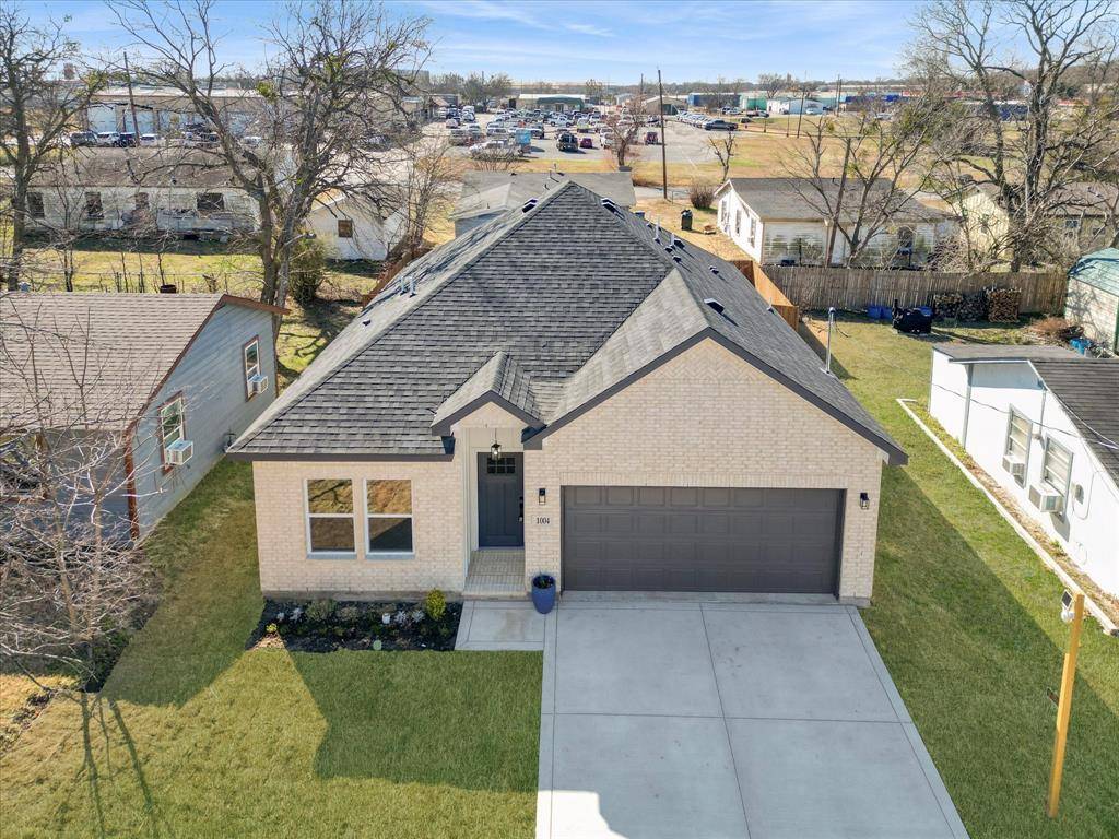 1004 E Hickory Street, Kaufman, TX 75142