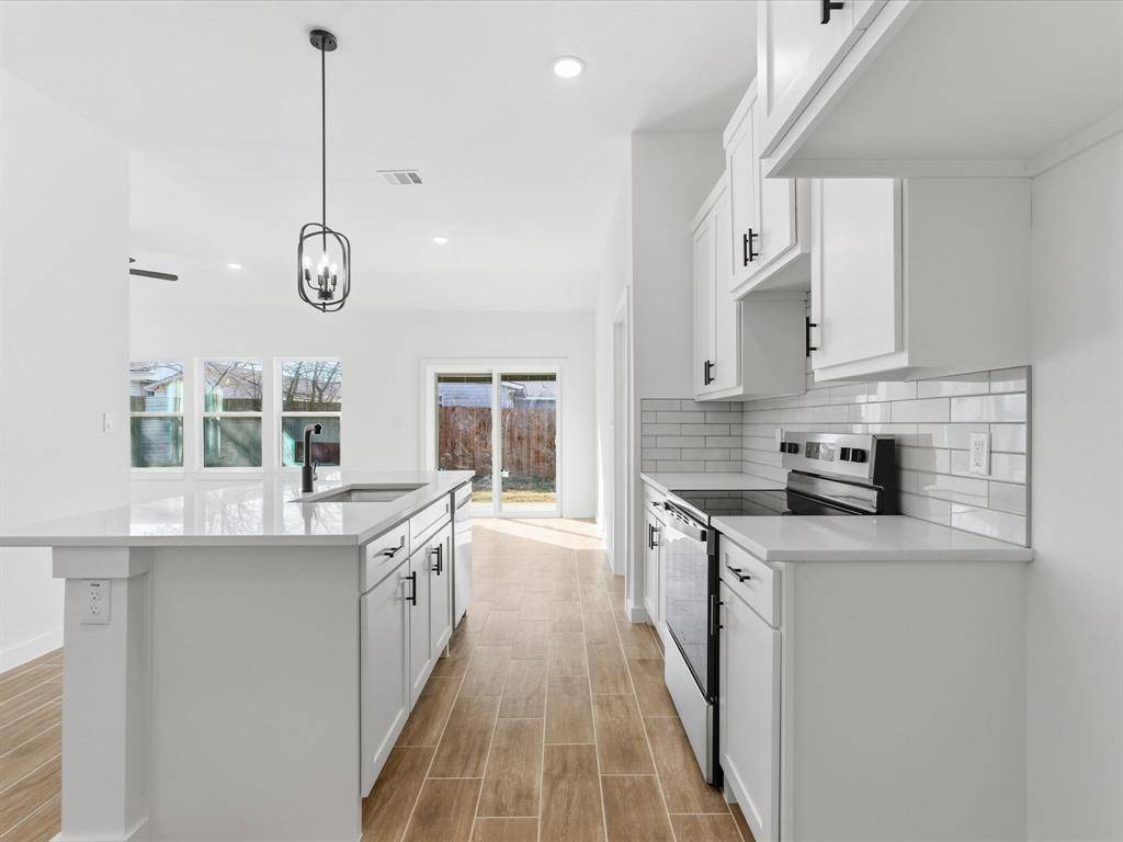 1004 E Hickory Street, Kaufman, TX 75142