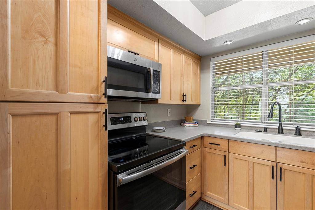 2535 Wedglea Drive #224, Dallas, TX 75211