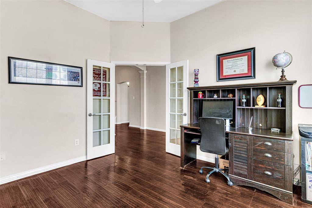 1716 Ivy Lane, Carrollton, TX 75007