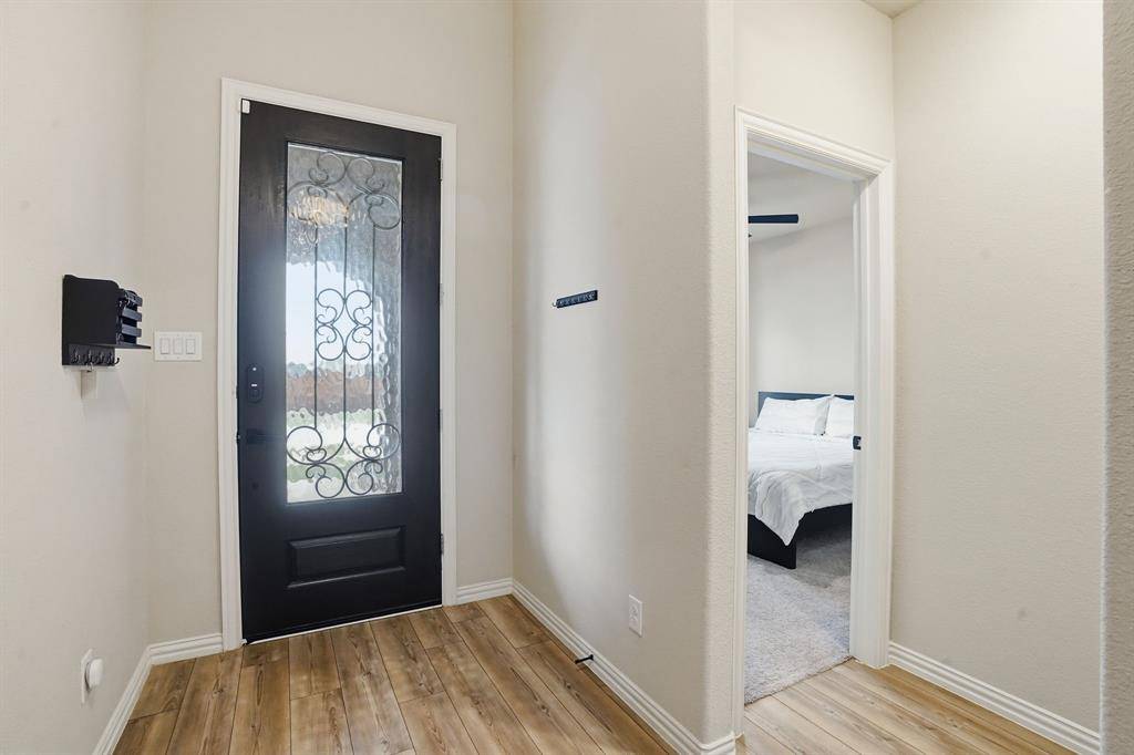 10037 Lakemont Drive, Fort Worth, TX 76131