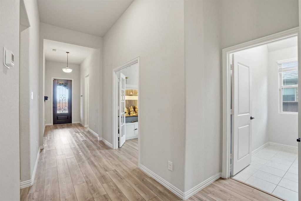 10037 Lakemont Drive, Fort Worth, TX 76131