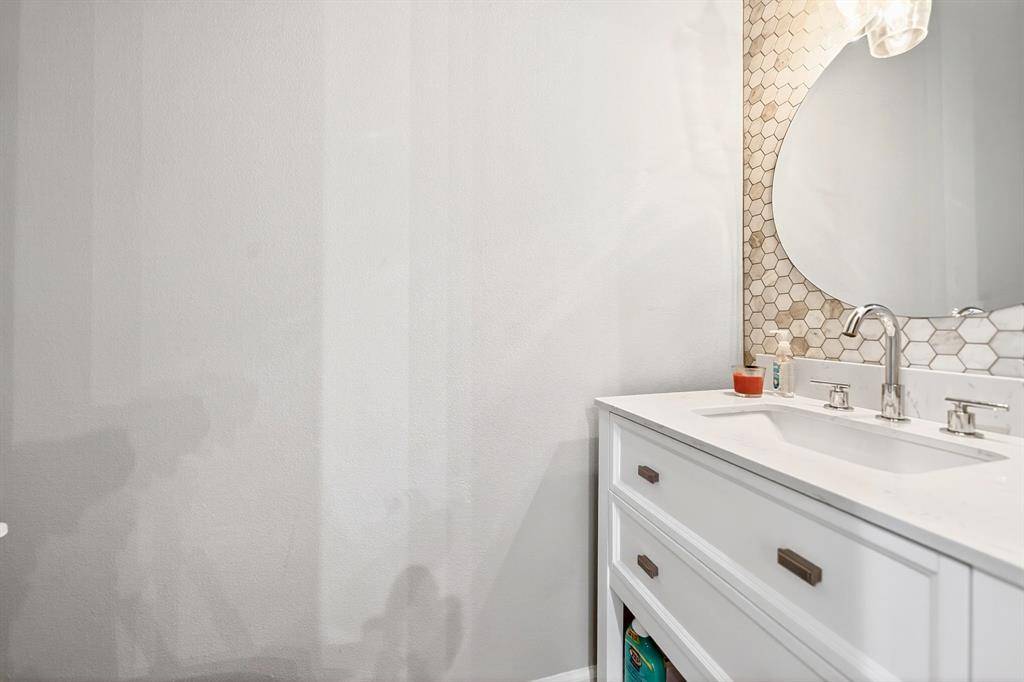 555 Via Amalfi #203, Irving, TX 75039