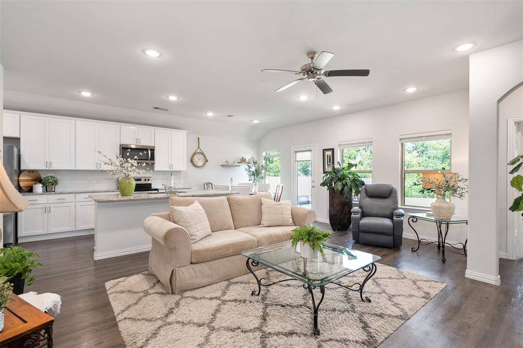 106 Willowbend Loop, Mabank, TX 75147