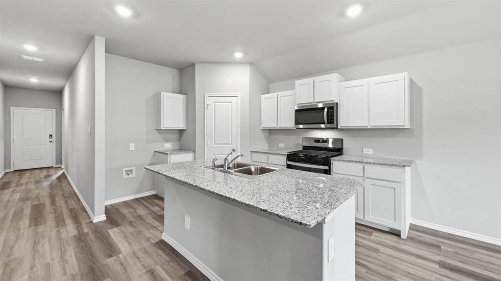 1924 CHEROKEE Lane, Cleburne, TX 76033