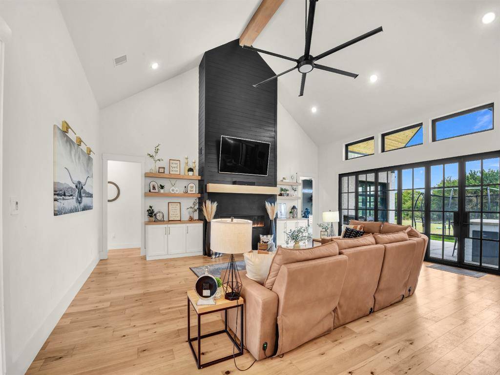 2000 Meadow Bend Court, Aledo, TX 76008