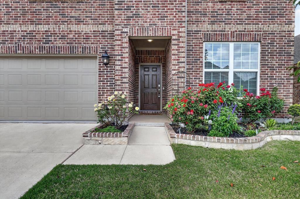 940 Crest Breeze Drive, Fort Worth, TX 76052