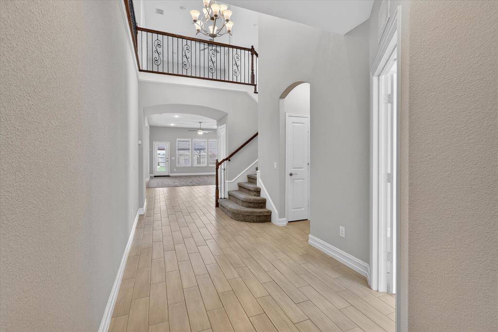 940 Crest Breeze Drive, Fort Worth, TX 76052