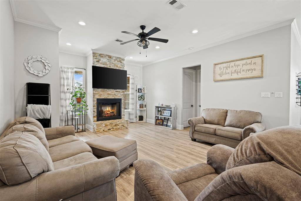 1307 Carnoustie Drive, Ennis, TX 75119