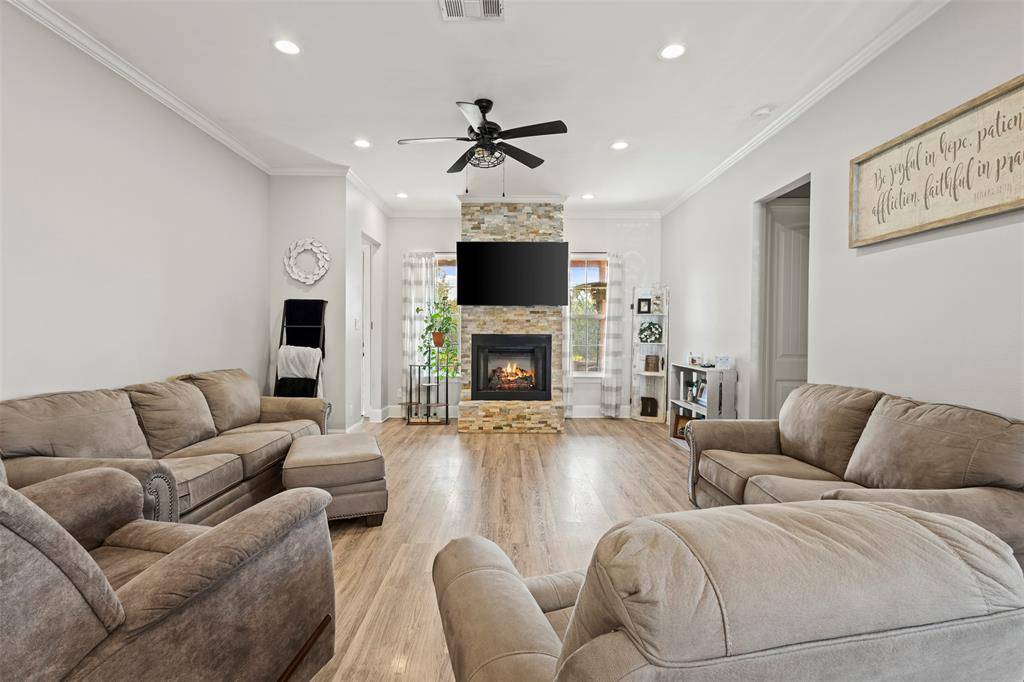 1307 Carnoustie Drive, Ennis, TX 75119