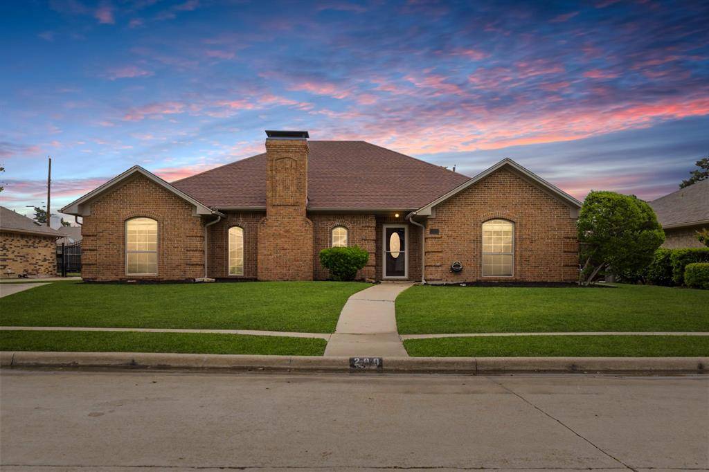 200 Sunny Crest Drive, Murphy, TX 75094