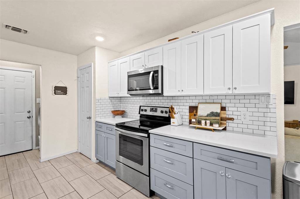 6808 Woodway Drive, Fort Worth, TX 76133