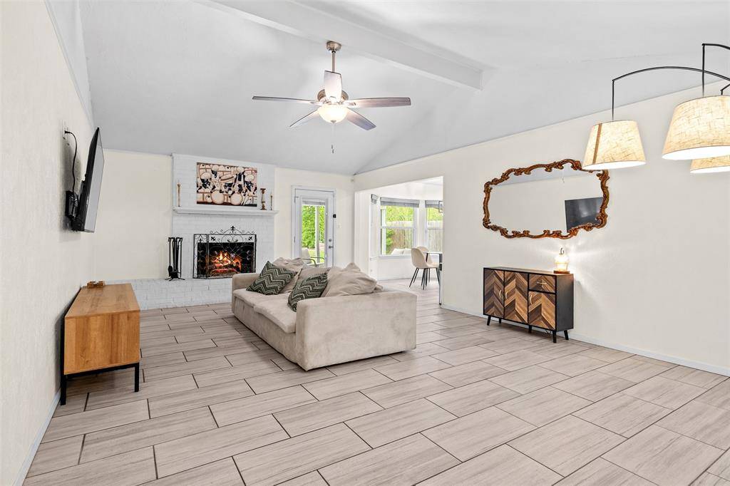 6808 Woodway Drive, Fort Worth, TX 76133