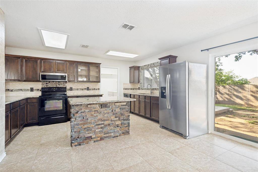 2824 Custer Drive, Corinth, TX 76210