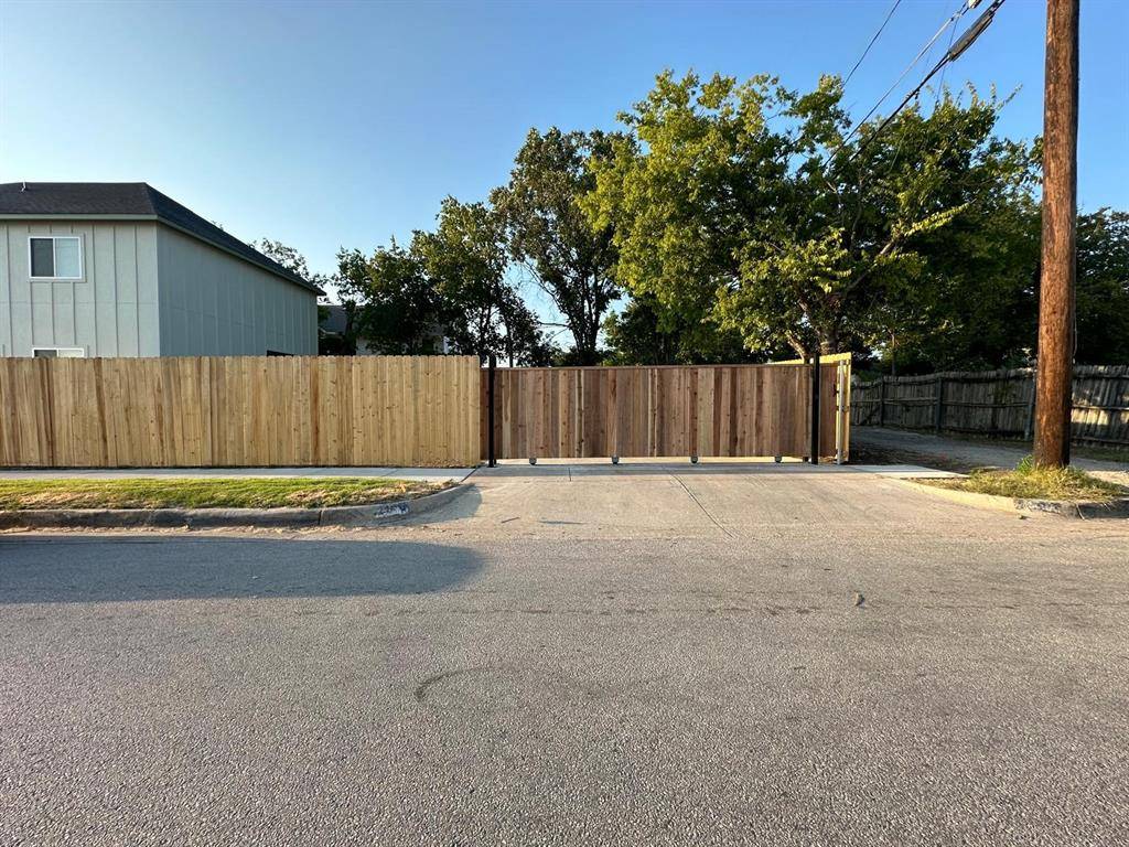 2945 Gordon Avenue, Fort Worth, TX 76110