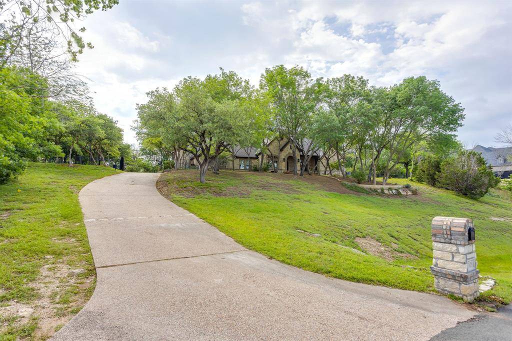 305 Covered Bridge Drive, Fort Worth, TX 76108