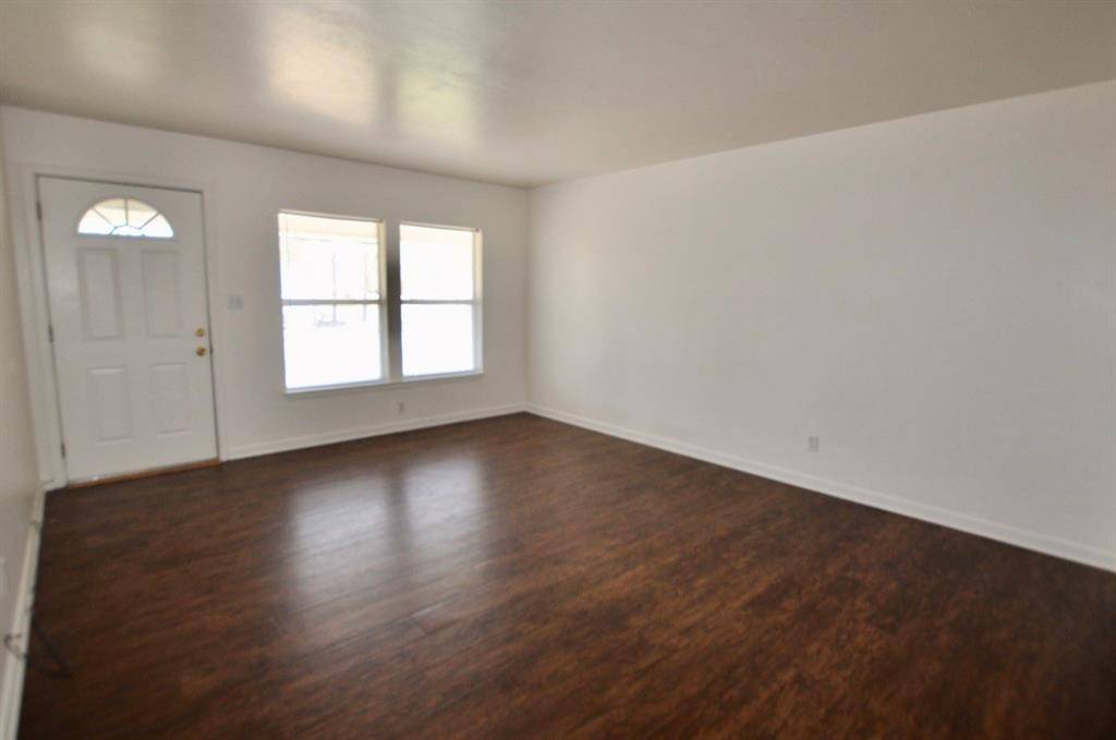 712 W Bridge Street, Weatherford, TX 76086