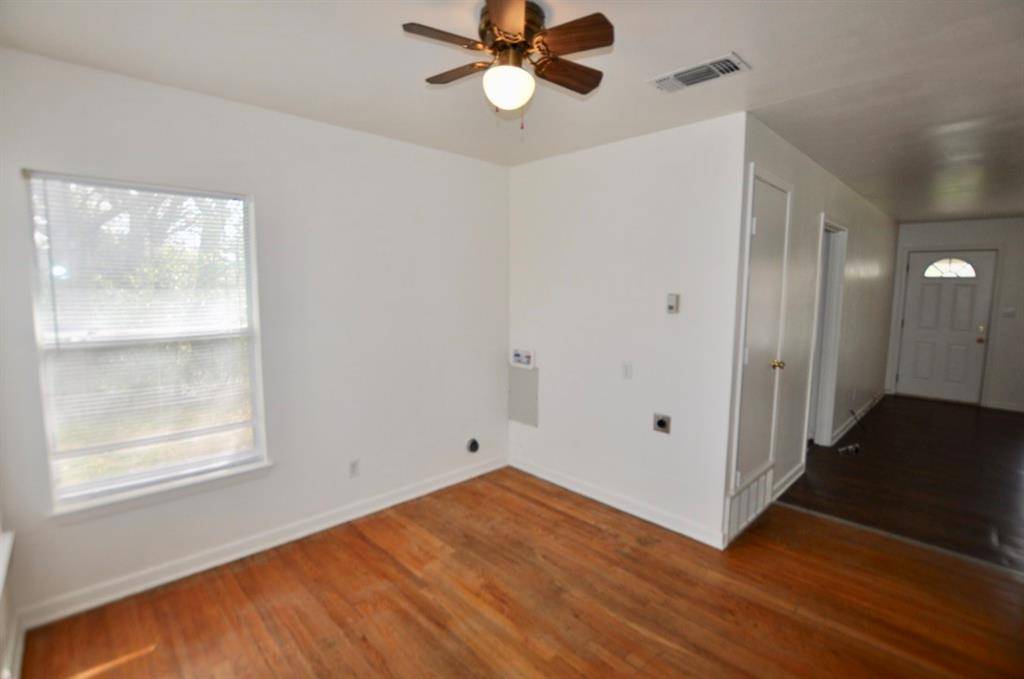 712 W Bridge Street, Weatherford, TX 76086