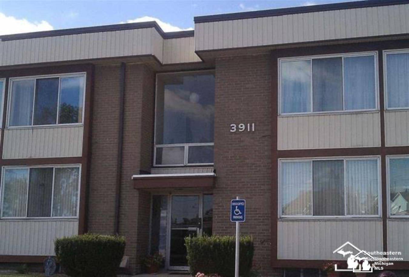 3911 Fort ST, Trenton, MI 48183