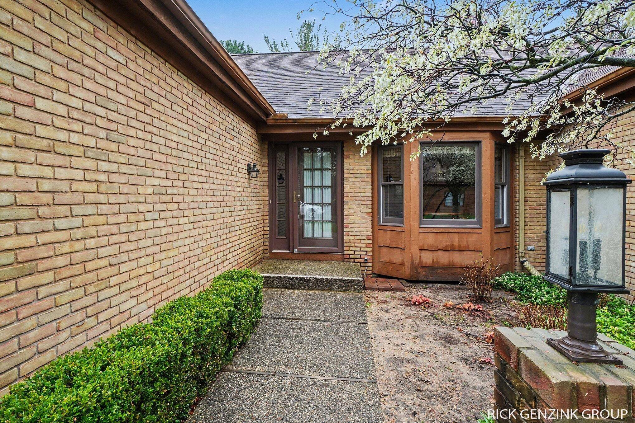 314 Foxcroft CIR, Holland City, MI 49423