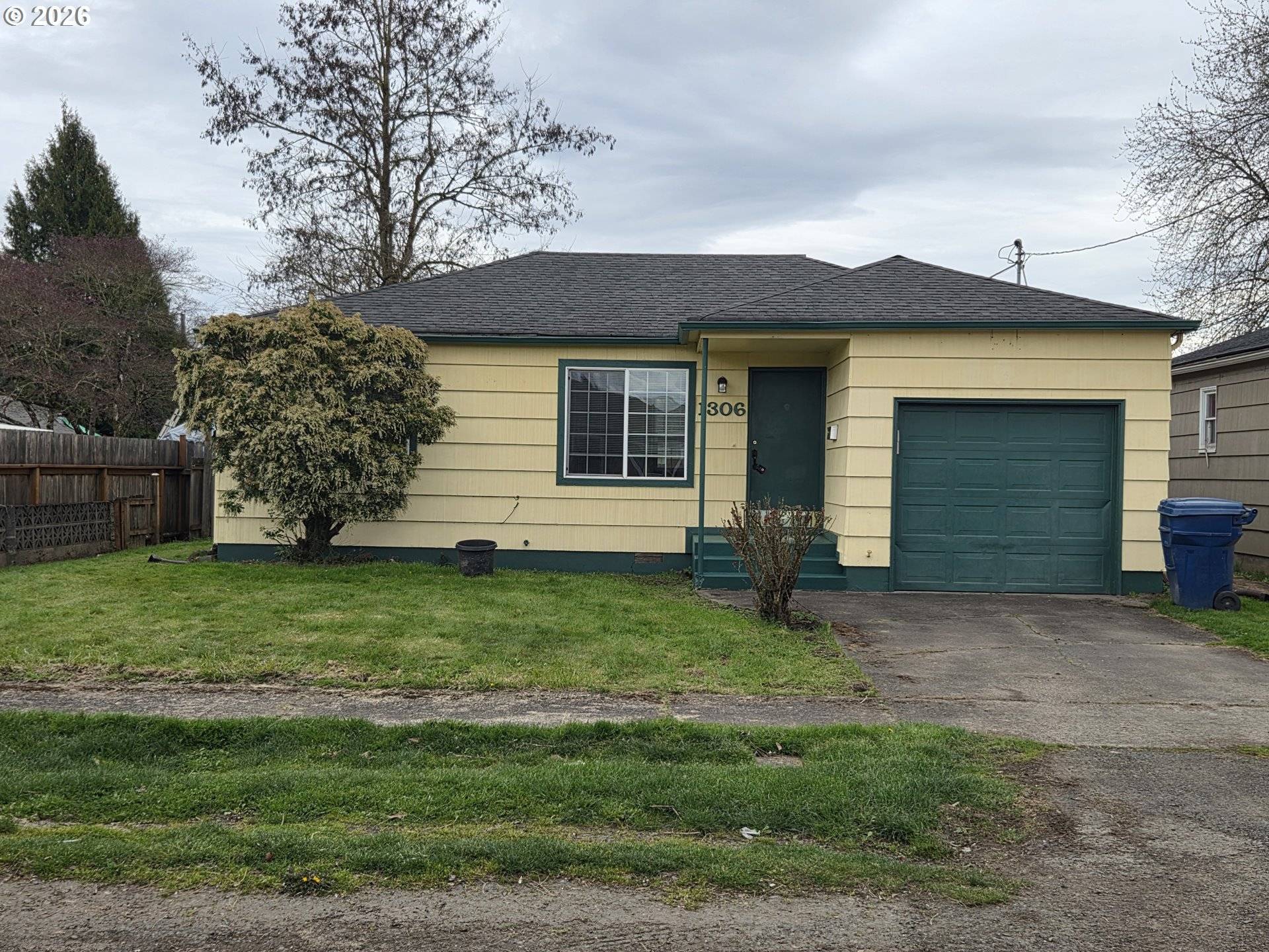 1306 S 3RD AVE, Kelso, WA 98626