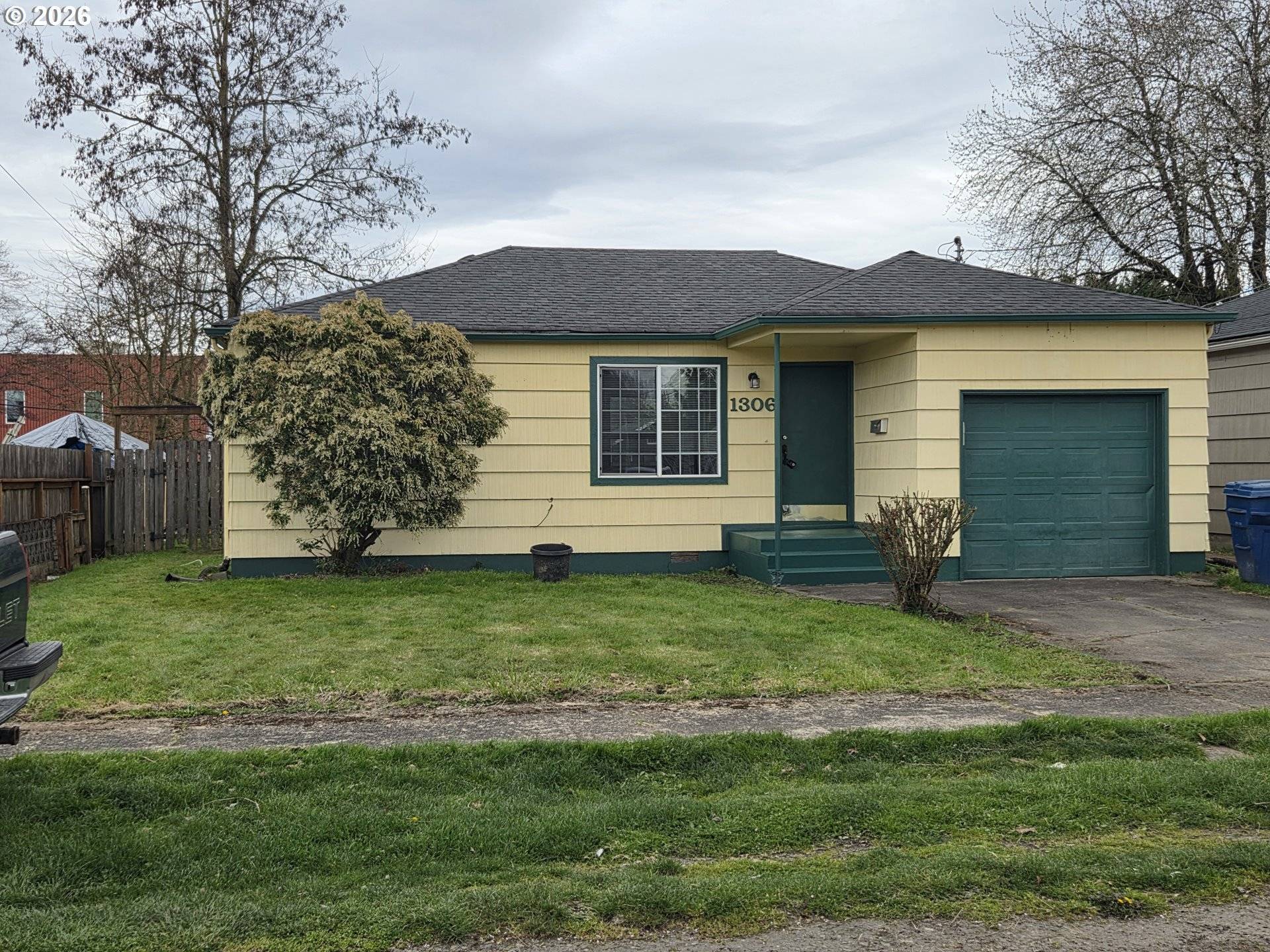 1306 S 3RD AVE, Kelso, WA 98626