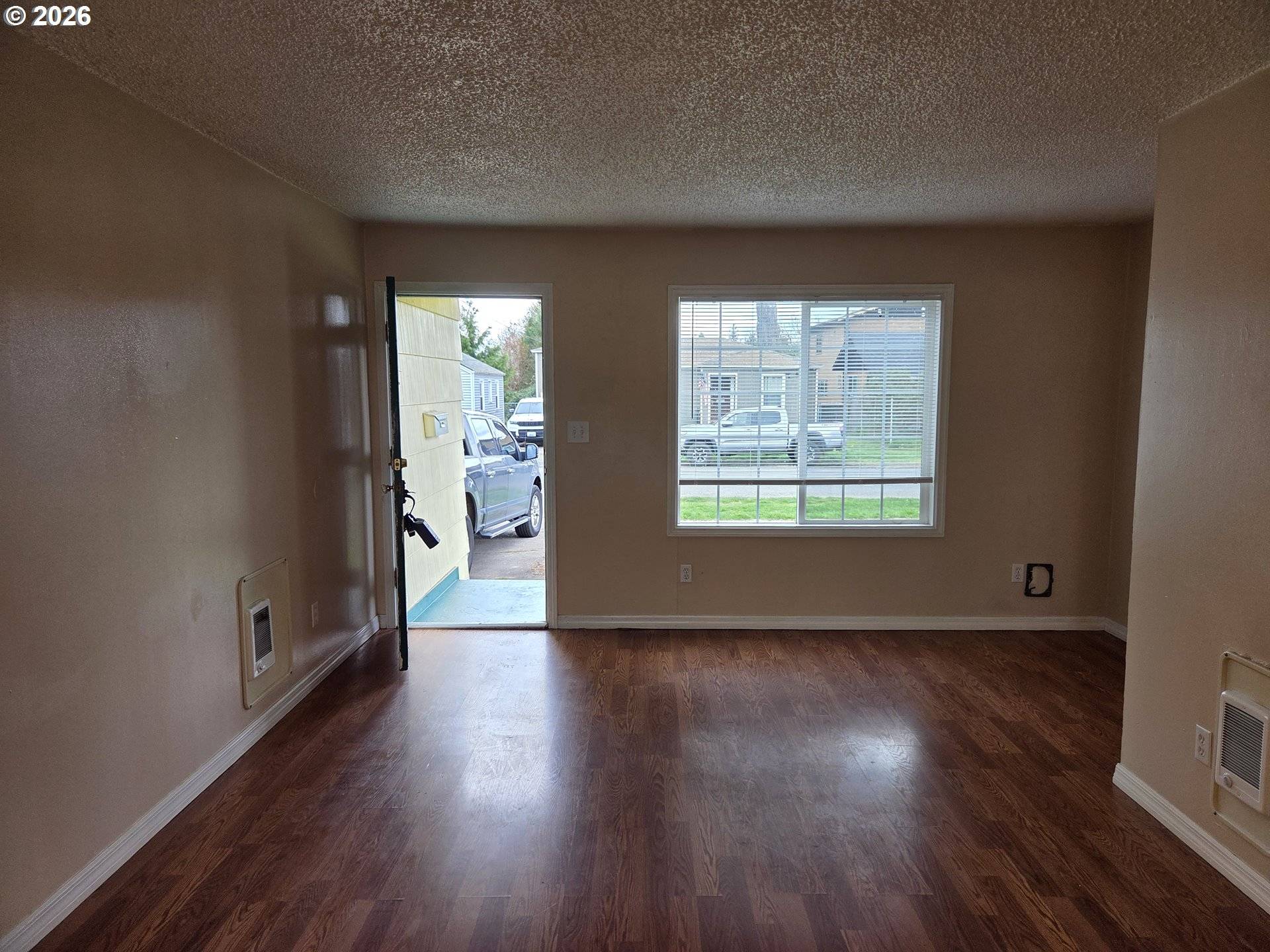 1306 S 3RD AVE, Kelso, WA 98626