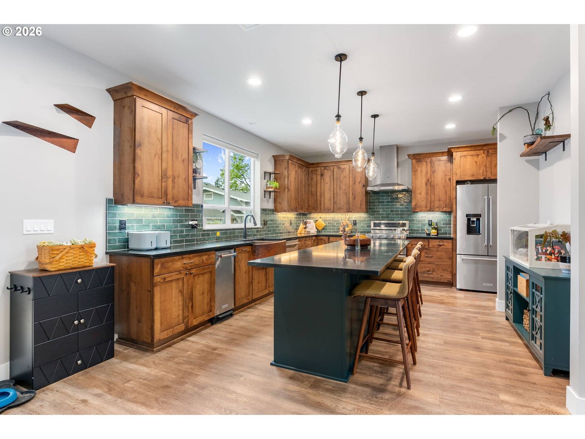 1114 9TH ST, Hood River, OR 97031