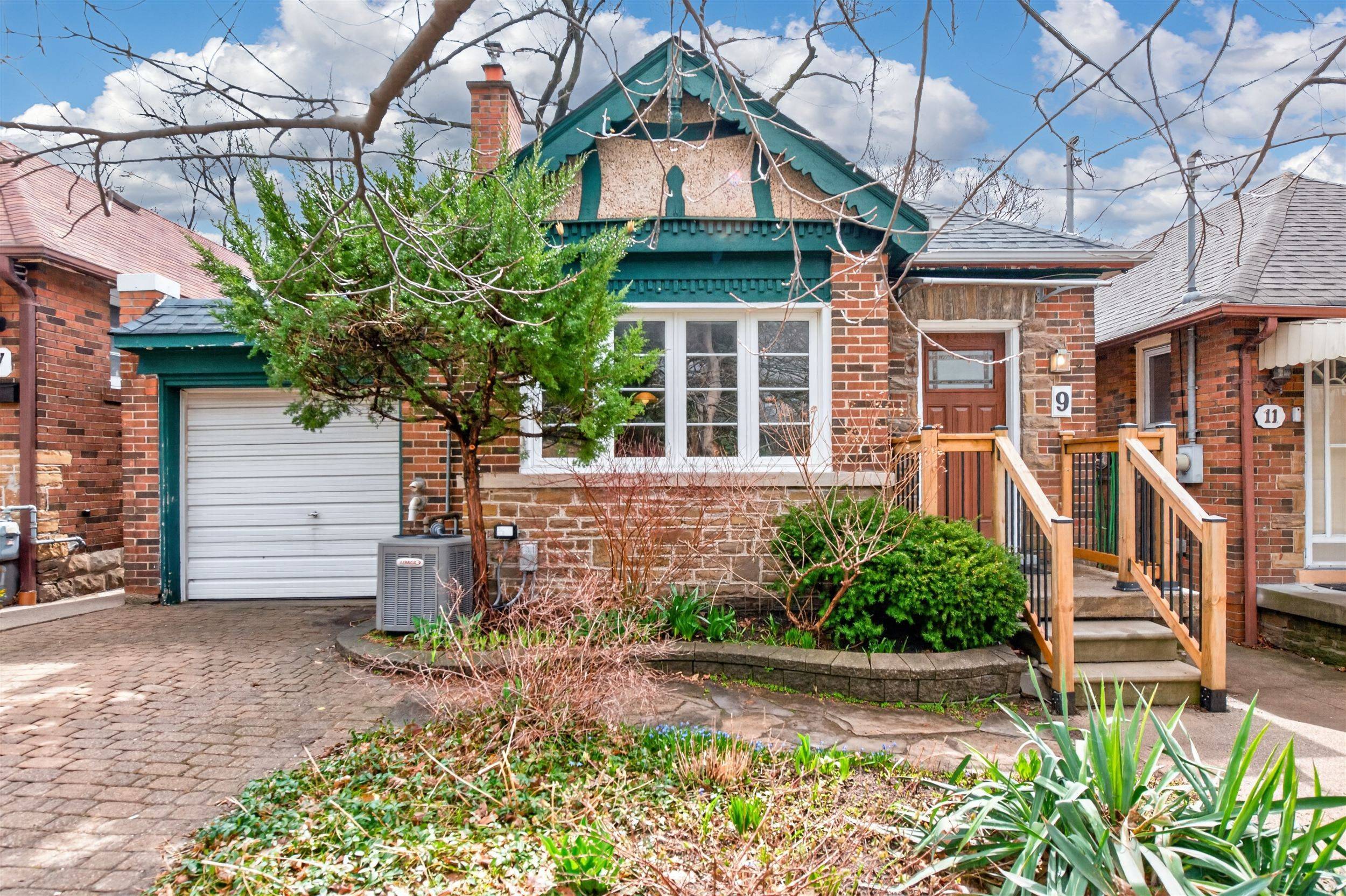 9 Little AVE, Toronto W04, ON M9N 1K3