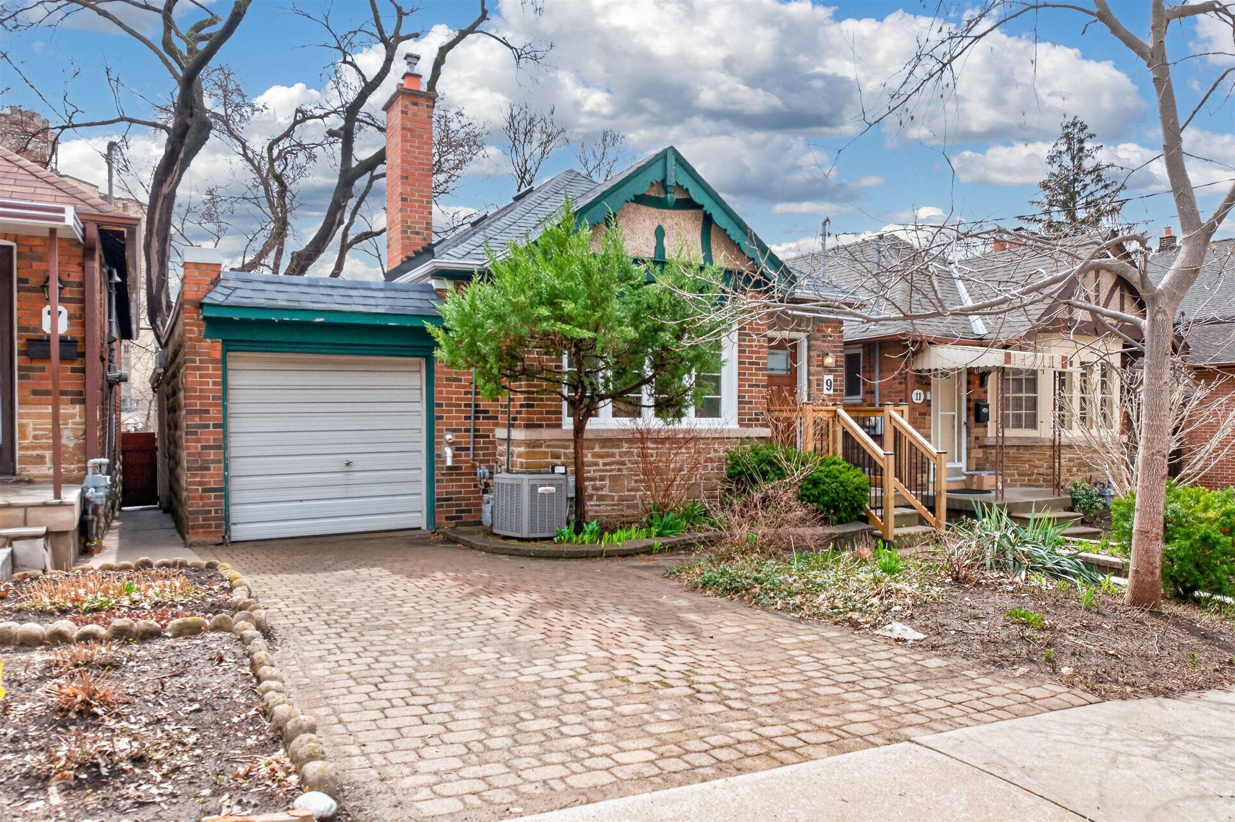 9 Little AVE, Toronto W04, ON M9N 1K3