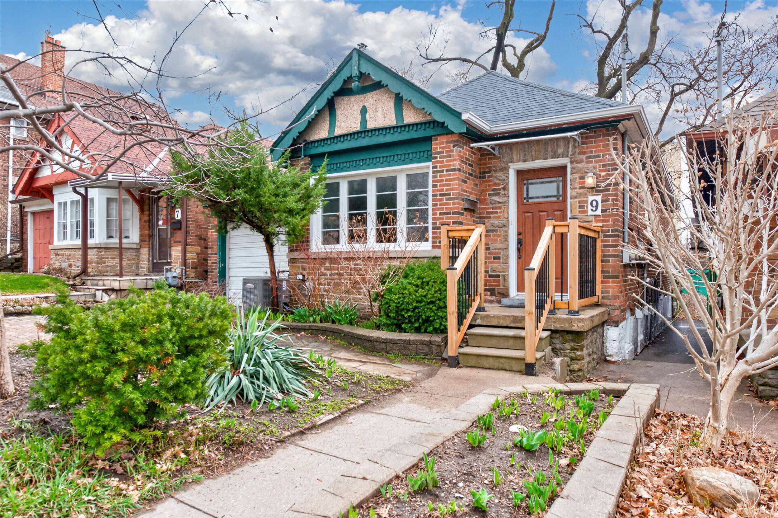 9 Little AVE, Toronto W04, ON M9N 1K3