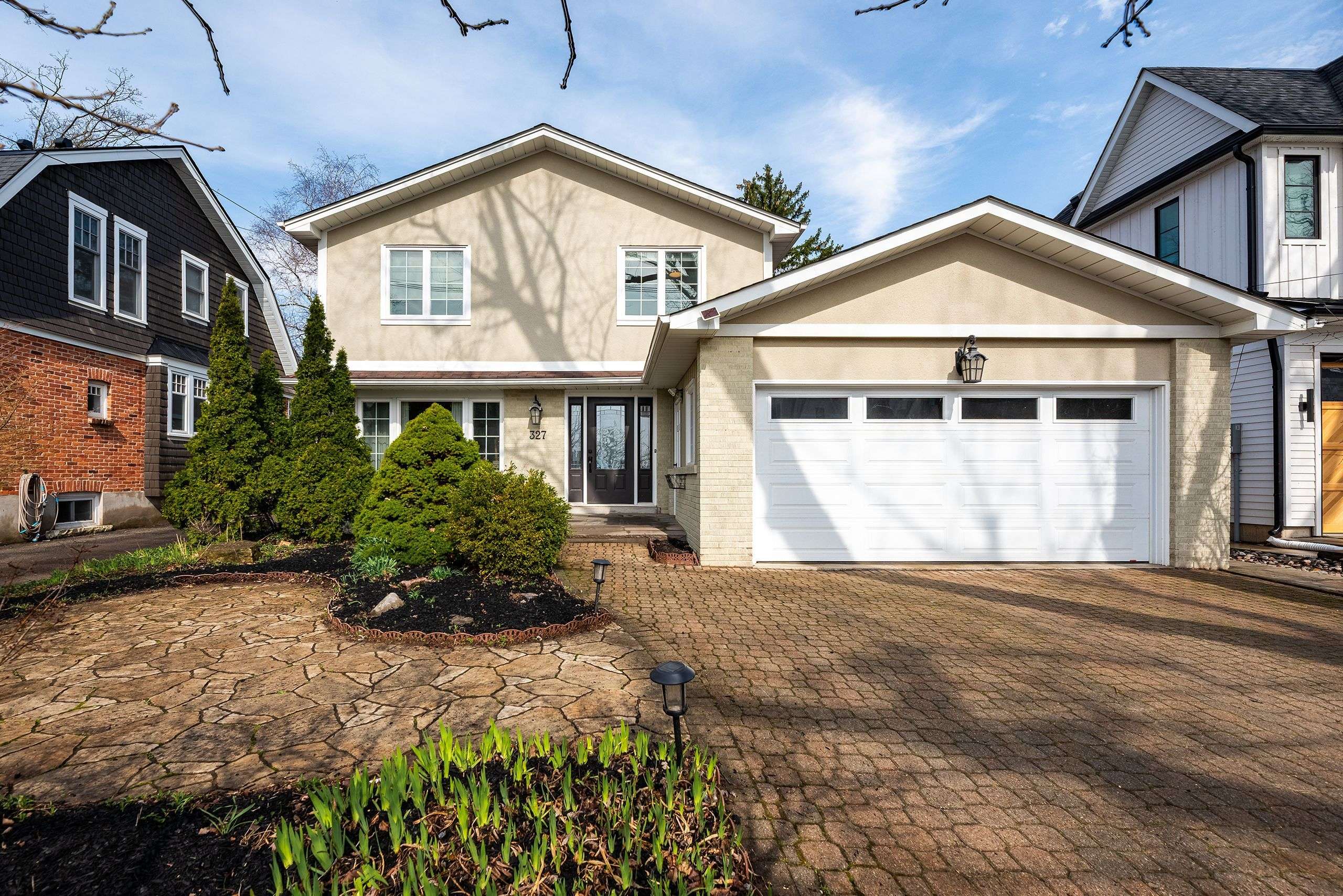 327 Macdonald RD, Oakville, ON L6J 2A8