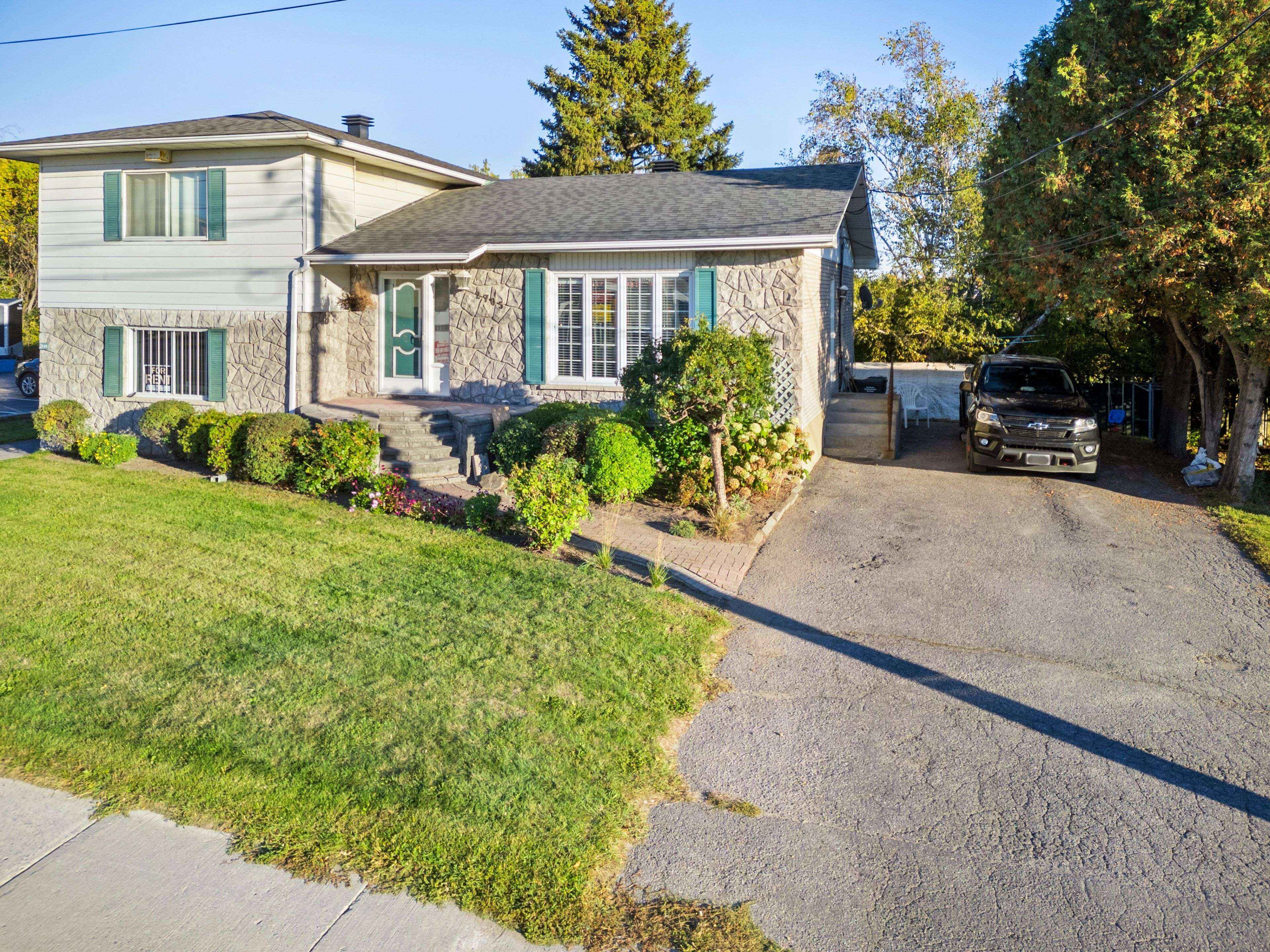 2705 Laurier ST, Clarence-rockland, ON K4K 1A3