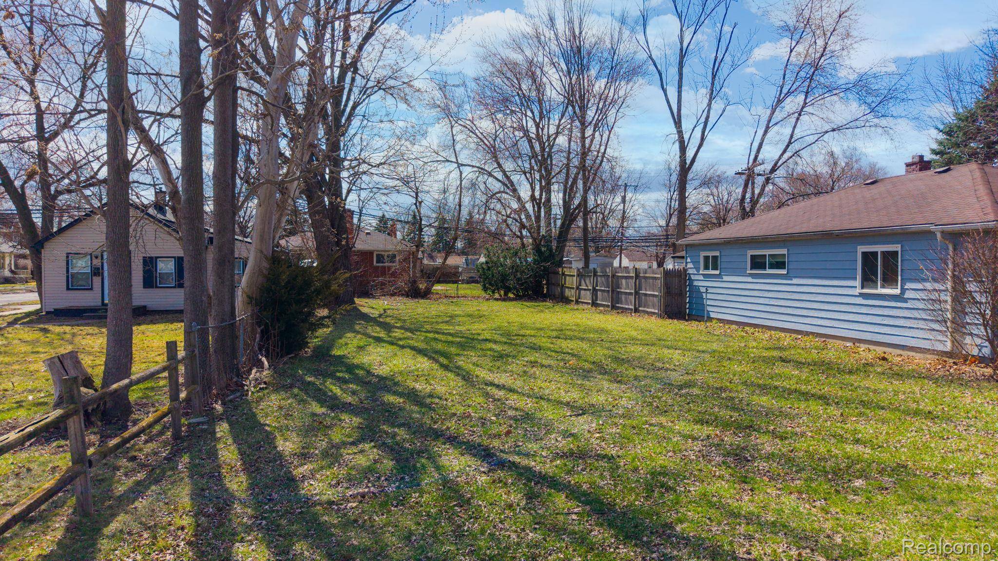 21913 Powers AVE, Dearborn Heights, MI 48125