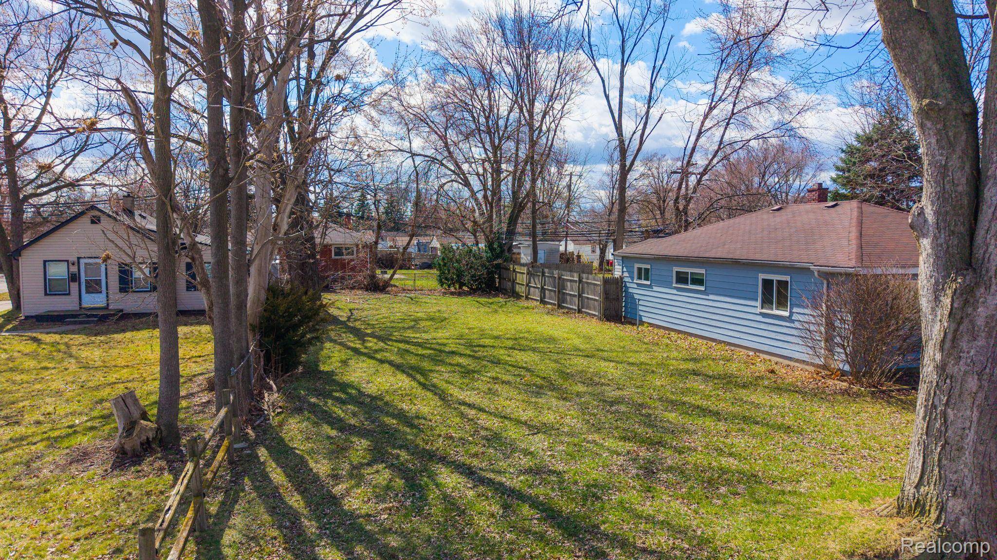 21913 Powers AVE, Dearborn Heights, MI 48125