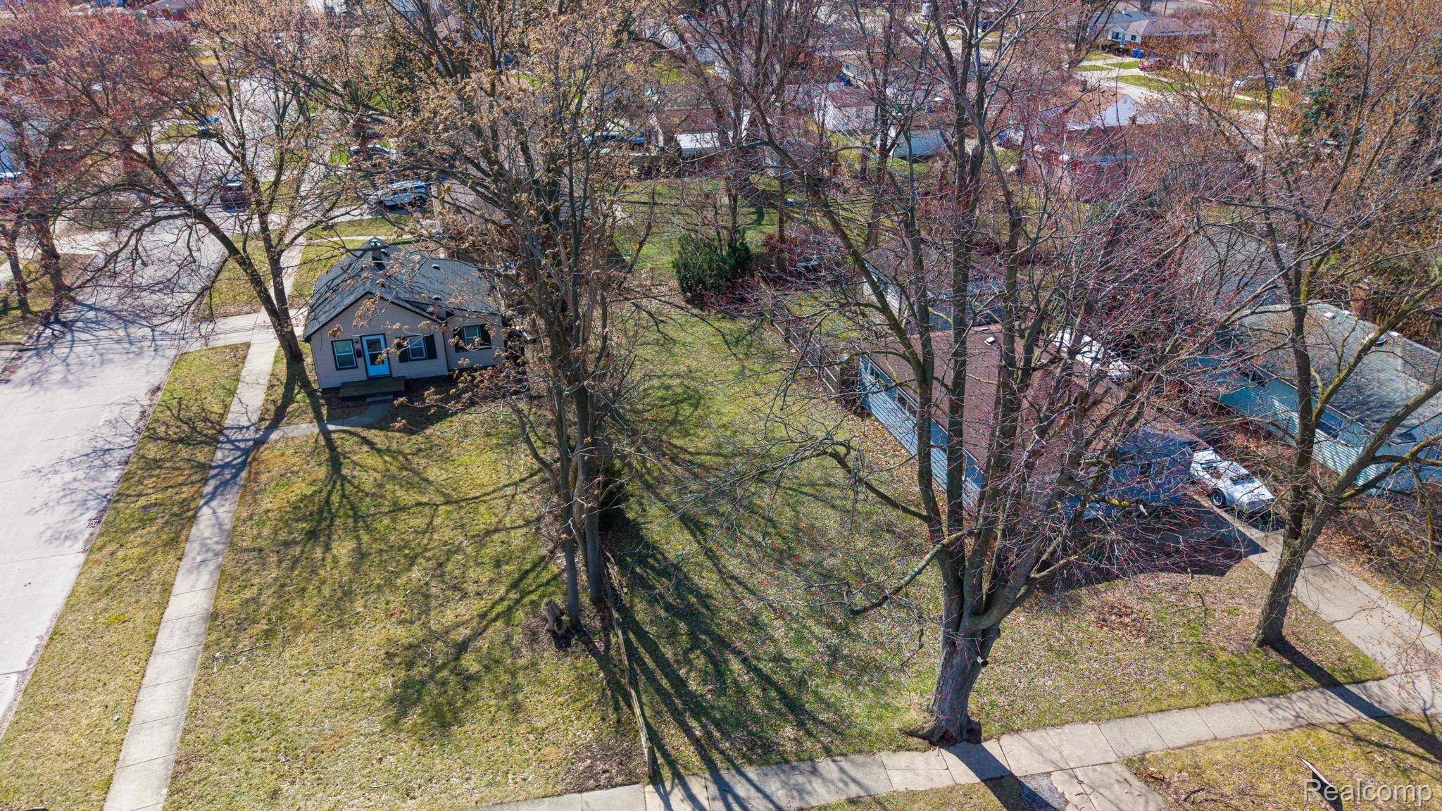 21913 Powers AVE, Dearborn Heights, MI 48125