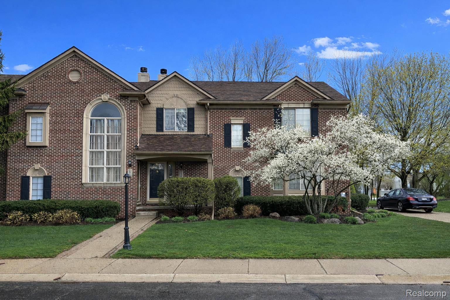 136 Sheffield CT, Canton Charter Township, MI 48188