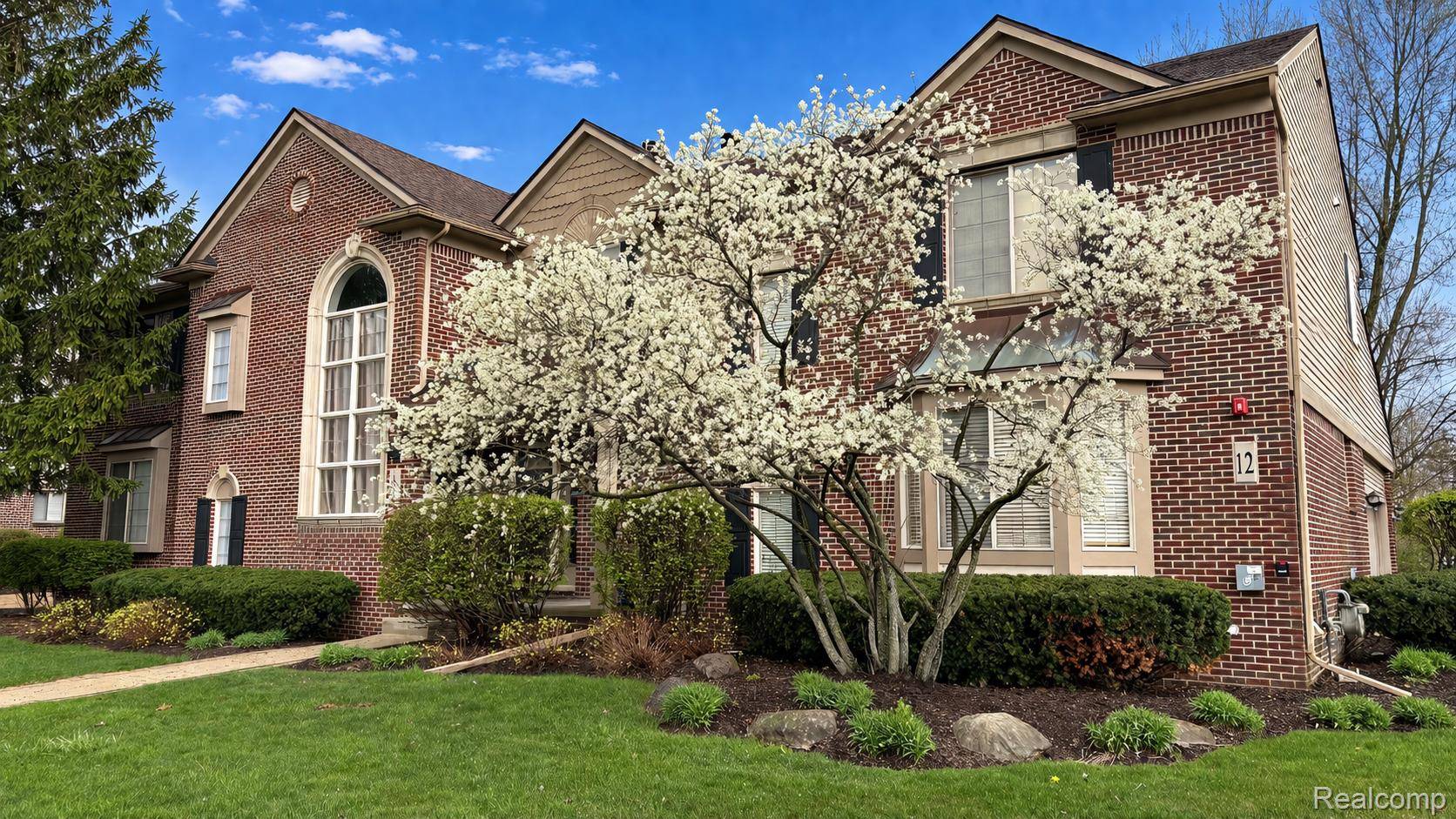 136 Sheffield CT, Canton Charter Township, MI 48188