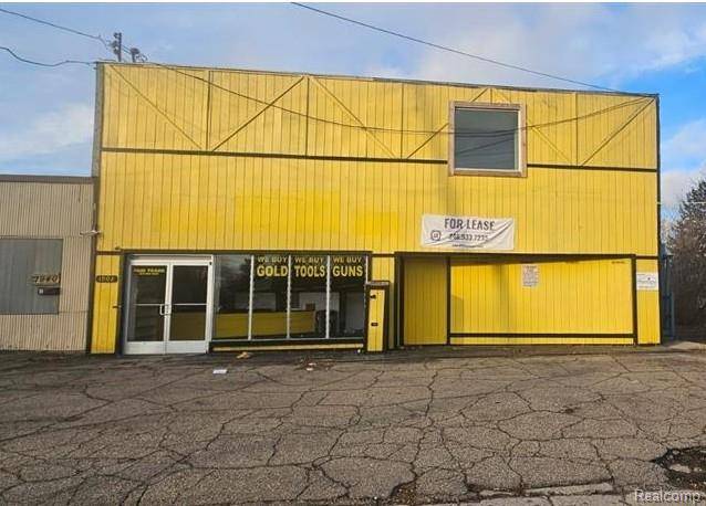 1902 Fenton RD, Flint, MI 48507