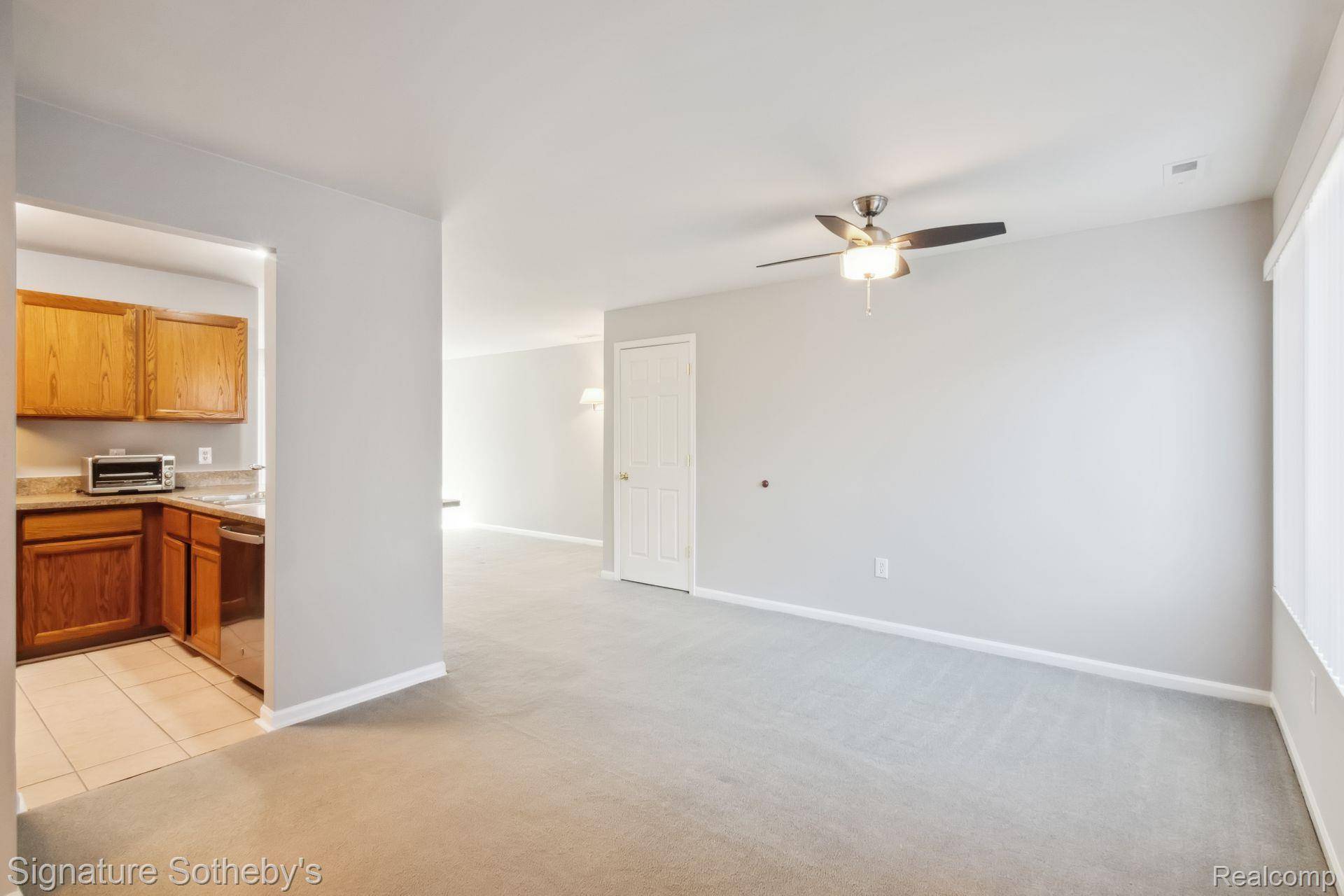 30773 Hidden Pines, Roseville, MI 48066