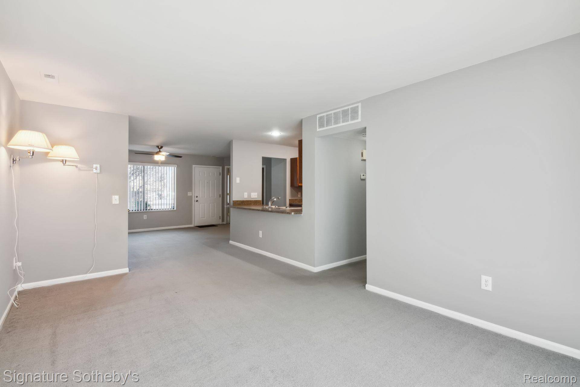 30773 Hidden Pines, Roseville, MI 48066