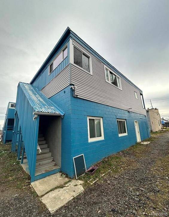 1902 Fenton RD, Flint, MI 48507