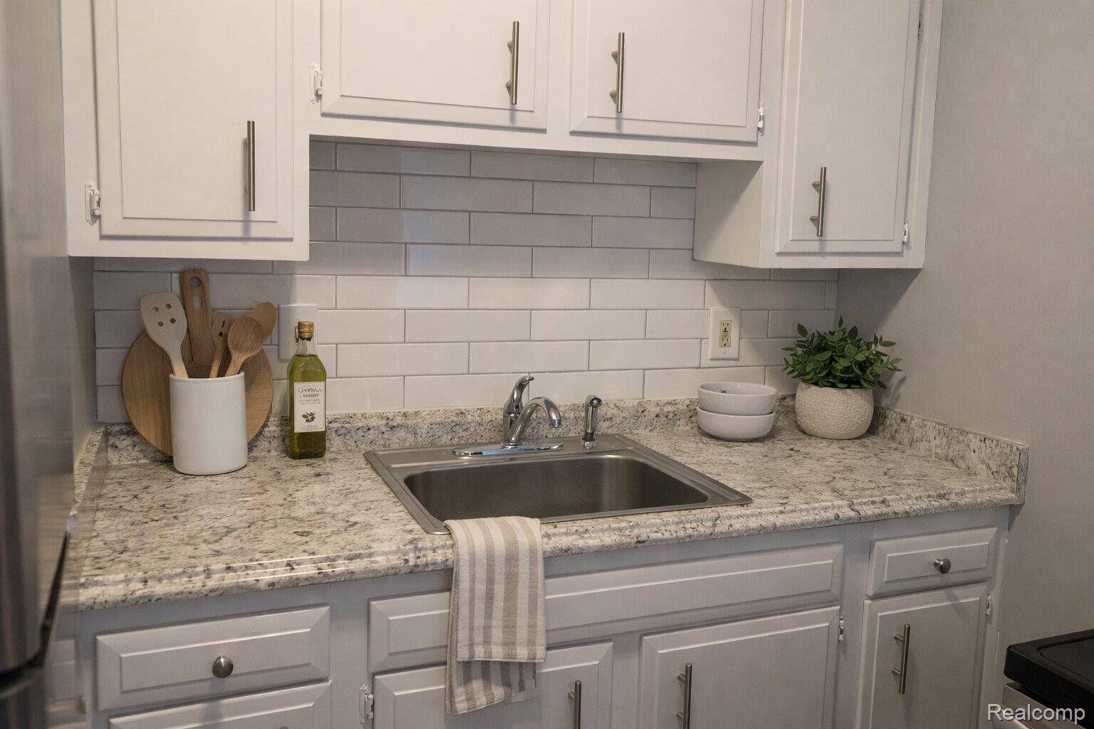 5680 Pardee AVE #3, Dearborn Heights, MI 48125