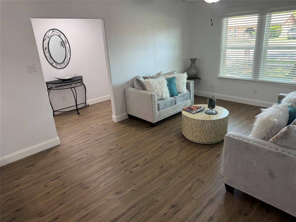 5812 Mccart Avenue, Fort Worth, TX 76133