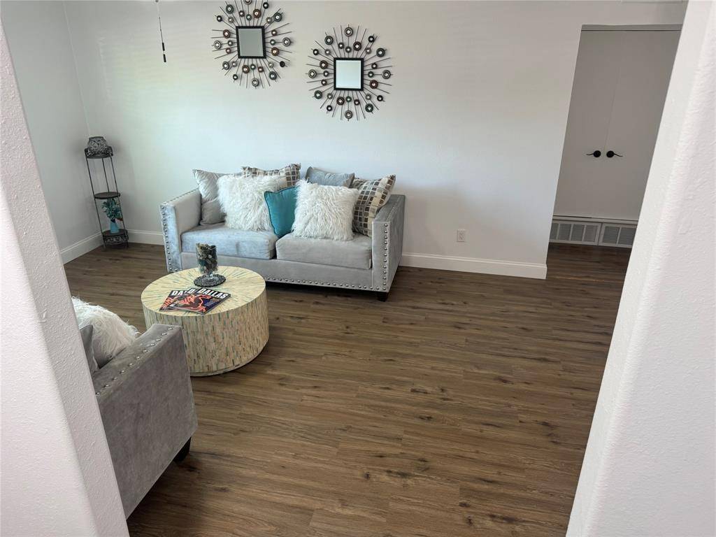 5812 Mccart Avenue, Fort Worth, TX 76133