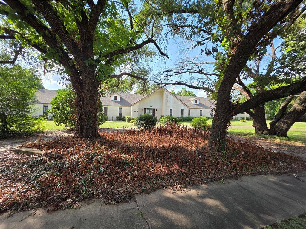 1204 W Westhill Drive, Cleburne, TX 76033