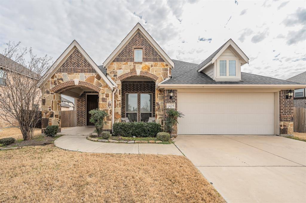 1425 Steve Drive, Crowley, TX 76036