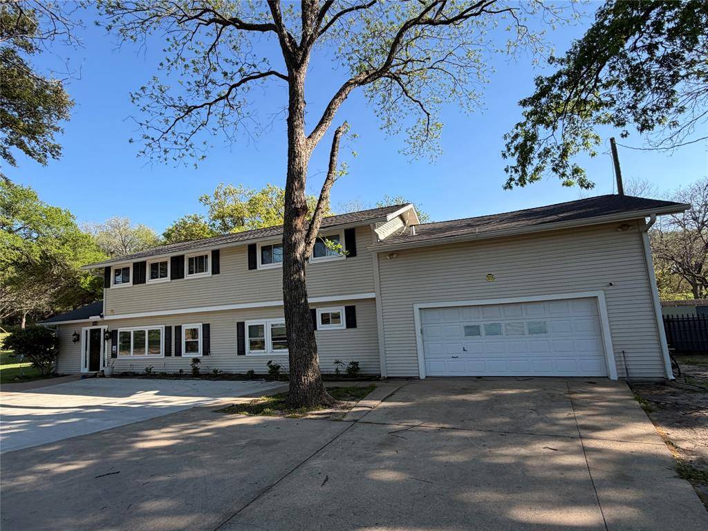 1009 Country Club Road, Ennis, TX 75119