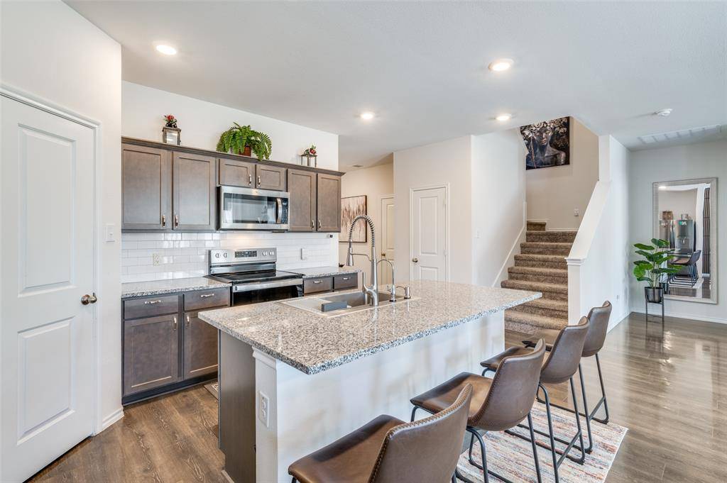 808 Fueller Drive, Aubrey, TX 76227